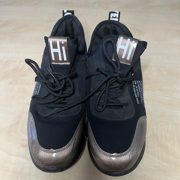 Black sneakers - Picture 3 of 5